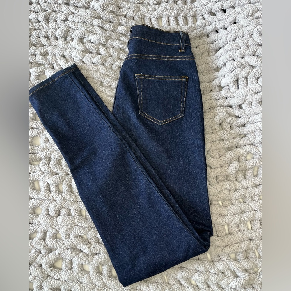 B.O.B.S - dark wash stretchy skinny jeans - size 7/8